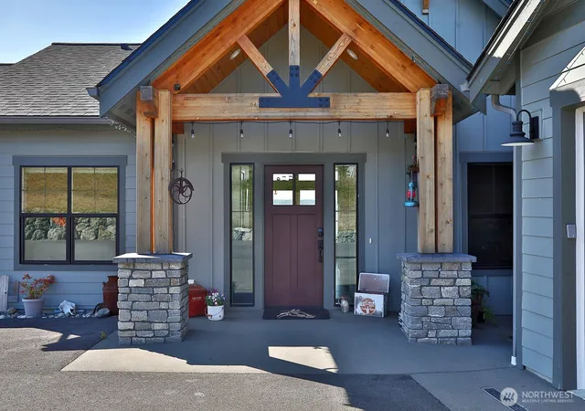 Photo 3 of Single family home for sale at 6182 Countner Ct, Clinton, WA 98236 | MLS# NWM2582035 | Listing updated on 2026-10-02