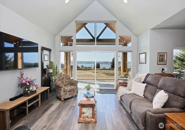 Photo 3 of Single family home for sale at 6182 Countner Ct, Clinton, WA 98236 | MLS# NWM2582035 | Listing updated on 2026-10-02