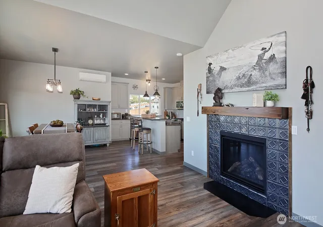 Photo 4 of Single family home for sale at 6182 Countner Ct, Clinton, WA 98236 | MLS# NWM2582035 | Listing updated on 2026-10-02