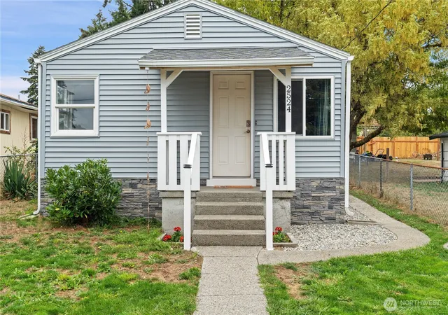 Photo 1 of Single family home for sale at 2524 Barnett St, Bremerton, WA 98310 | MLS# NWM2582045 | Listing updated on 2026-09-25