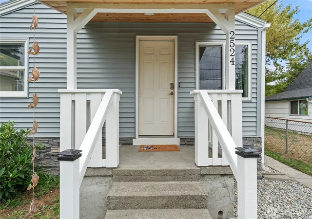 Photo 2 of Single family home for sale at 2524 Barnett St, Bremerton, WA 98310 | MLS# NWM2582045 | Listing updated on 2026-09-25