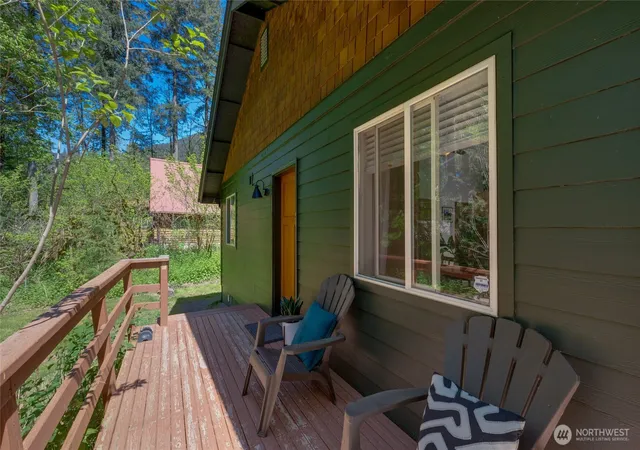 Photo 2 of Single family home for sale at 7537 Cyn View Dr, Deming, WA 98244 | MLS# NWM2582047 | Listing updated on 2026-09-19