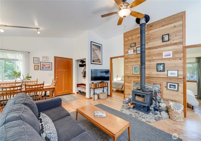 Photo 3 of Single family home for sale at 7537 Cyn View Dr, Deming, WA 98244 | MLS# NWM2582047 | Listing updated on 2026-09-19