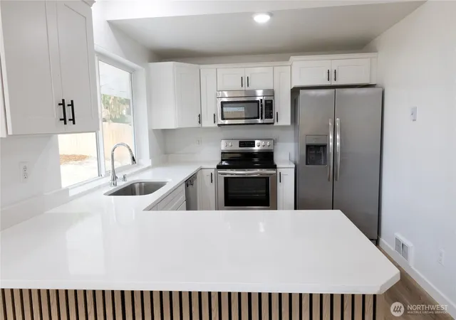 Photo 4 of Single family home for sale at 15804 86th Avenue Ct E, Puyallup, WA 98375 | MLS# NWM2582049 | Listing updated on 2026-09-25
