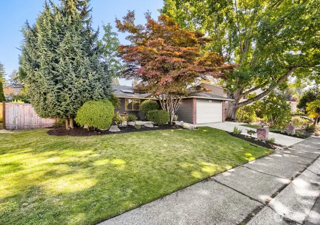 Photo 4 of Single family home for sale at 13426 117th Avenue NE, Kirkland, WA 98034 | MLS# NWM2582050 | Listing updated on 2026-09-29