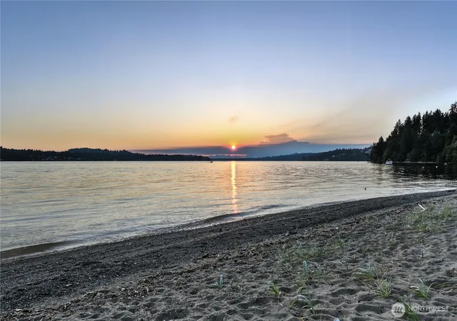 Photo 2 of Single family home for sale at 78 Point Fosdick Dr Nw, Gig Harbor, WA 98335 | MLS# NWM2582071 | Listing updated on 2026-09-28