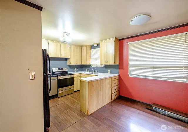 Photo 3 of Single family home for sale at 20241 20th Place Ne, Shoreline, WA 98155 | MLS# NWM2582075 | Listing updated on 2026-10-01