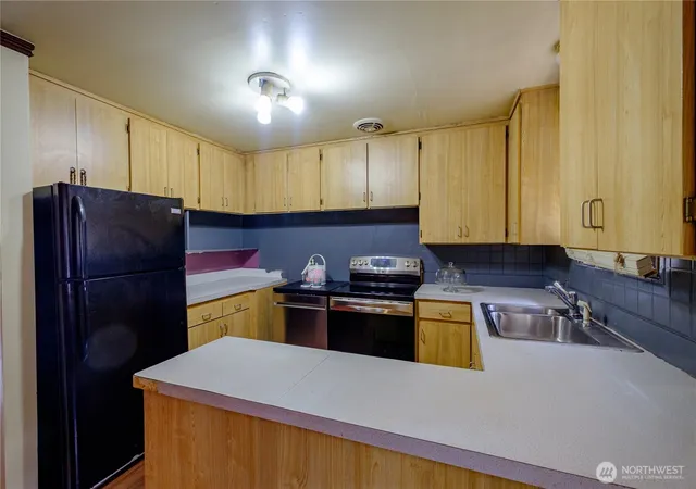 Photo 4 of Single family home for sale at 20241 20th Place NE, Shoreline, WA 98155 | MLS# NWM2582075 | Listing updated on 2026-10-01