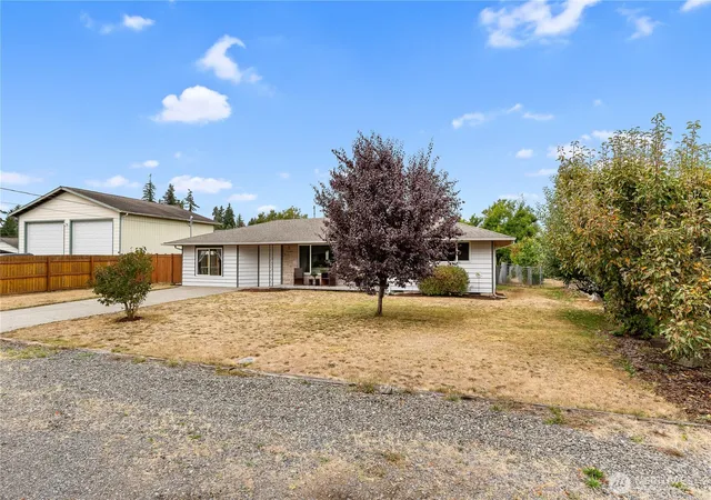 Photo 3 of Single family home for sale at 5221 86th Place Ne, Marysville, WA 98270 | MLS# NWM2582084 | Listing updated on 2026-10-01