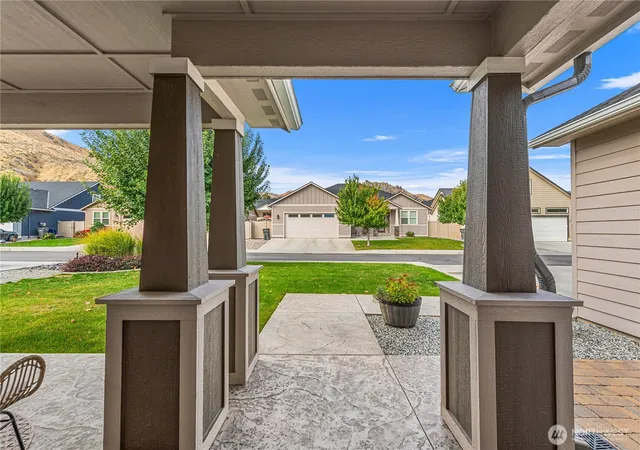 Photo 3 of Single family home for sale at 1719 Brambling Brae, Wenatchee, WA 98801 | MLS# NWM2582088 | Listing updated on 2026-10-03