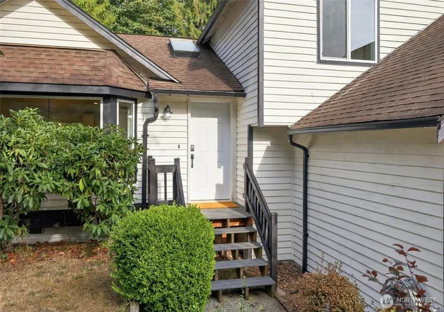 Photo 2 of Single family home for sale at 14901 8th Place W, Lynnwood, WA 98087 | MLS# NWM2582093 | Listing updated on 2026-10-01