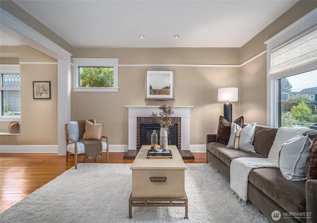 Photo 4 of Sale Pending at 2428 5th Avenue W, Seattle, WA 98119 | MLS# NWM2582097 | Listing updated on 2026-09-25