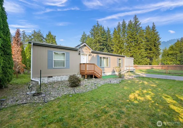 Photo 3 of Manufactured home for sale at 6236 Azure Way, Maple Falls, WA 98266 | MLS# NWM2582099 | Listing updated on 2026-10-03
