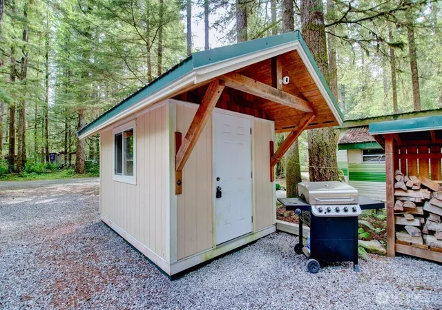 Photo 2 of Manufactured home for sale at 20 Goldrush Rd, Deming, WA 98244 | MLS# NWM2582101 | Listing updated on 2026-09-25