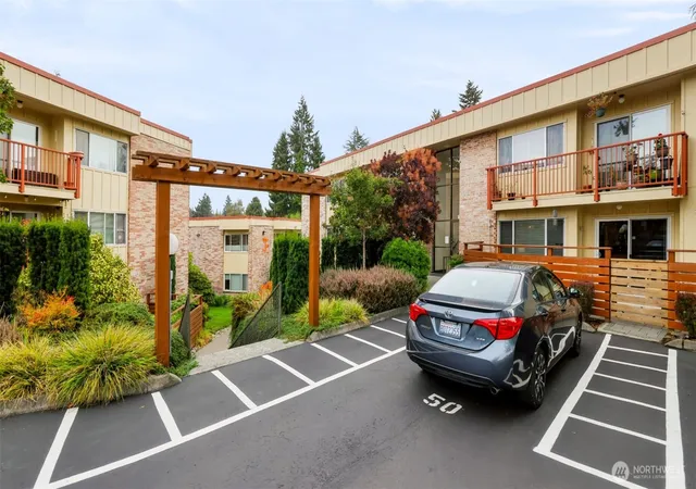 Photo 2 of Sale Pending at 425 45th Street Sw #208, Everett, WA 98203 | MLS# NWM2582122 | Listing updated on 2026-09-27