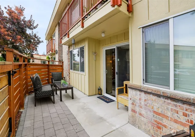 Photo 3 of Sale Pending at 425 45th Street SW #208, Everett, WA 98203 | MLS# NWM2582122 | Listing updated on 2026-09-27