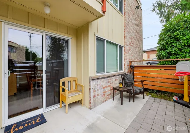 Photo 4 of Sale Pending at 425 45th Street SW #208, Everett, WA 98203 | MLS# NWM2582122 | Listing updated on 2026-09-27
