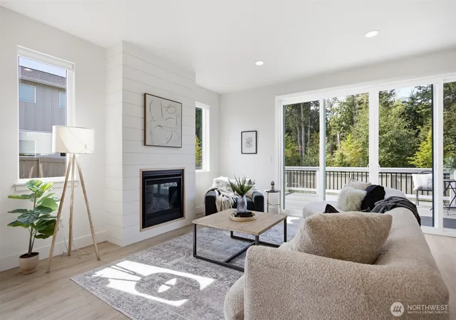 Photo 4 of Single family home for sale at 225 N 54th Place, Mount Vernon, WA 98273 | MLS# NWM2582141 | Listing updated on 2026-09-25