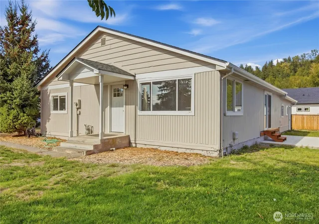 Photo 2 of Single family home for sale at 206 Silver Ln Se, Orting, WA 98360 | MLS# NWM2582145 | Listing updated on 2026-09-25