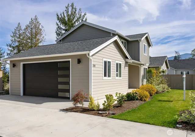 Photo 2 of Single family home for sale at 224 N 54th Place, Mount Vernon, WA 98273 | MLS# NWM2582147 | Listing updated on 2026-09-25
