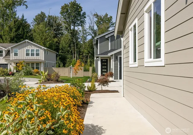 Photo 3 of Single family home for sale at 224 N 54th Place, Mount Vernon, WA 98273 | MLS# NWM2582147 | Listing updated on 2026-09-25