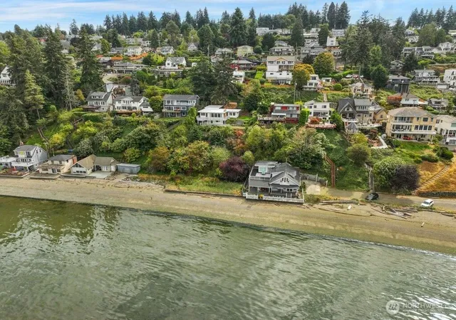 Photo 4 of Single family home for sale at 1707 Markham Ave NE, Tacoma, WA 98422 | MLS# NWM2582157 | Listing updated on 2026-09-25