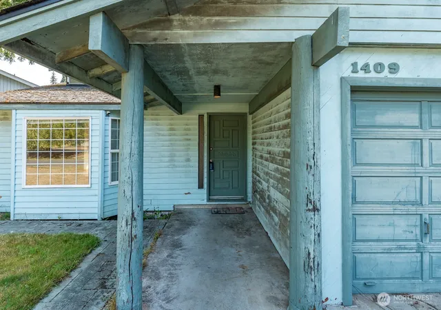 Photo 3 of Sale Pending at 1409 Greenville Dr, Bellingham, WA 98226 | MLS# NWM2582158 | Listing updated on 2026-09-28