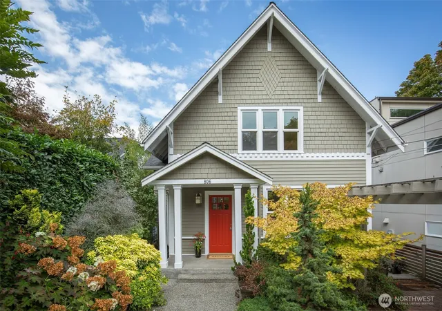 Photo 2 of Sale Pending at 806 W Fulton St, Seattle, WA 98119 | MLS# NWM2582173 | Listing updated on 2026-09-23