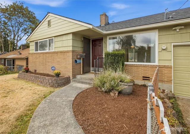 Photo 2 of Sale Pending at 8019 E 36th Avenue S, Seattle, WA 98118 | MLS# NWM2582176 | Listing updated on 2026-09-24