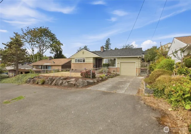 Photo 3 of Sale Pending at 8019 E 36th Avenue S, Seattle, WA 98118 | MLS# NWM2582176 | Listing updated on 2026-09-24