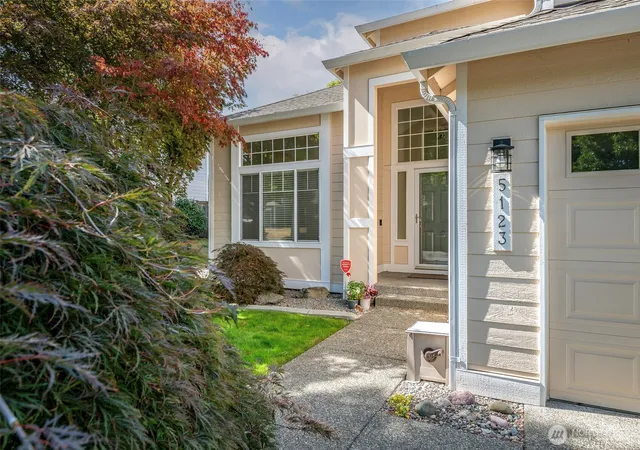 Photo 2 of Contingent at 5123 Quincy Ave Se, Auburn, WA 98092 | MLS# NWM2582184 | Listing updated on 2026-09-30
