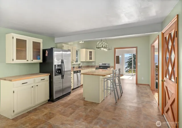 Photo 4 of Single family home for sale at 10325 Morris Blvd #Blvd, Steilacoom, WA 98388 | MLS# NWM2582185 | Listing updated on 2026-09-24