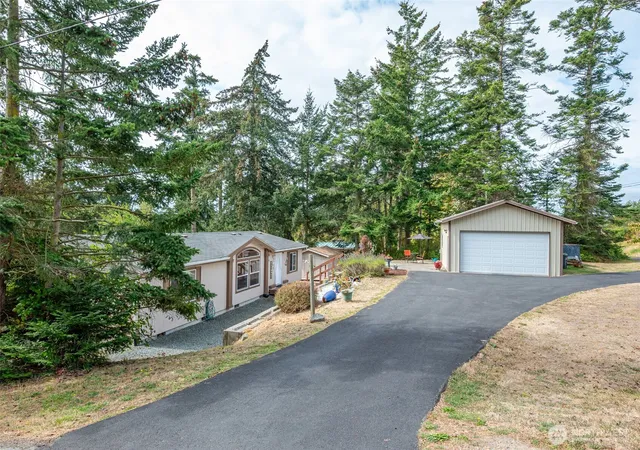 Manufactured home for sale at 819 Gabrielson Rd, Oak Harbor, WA 98277 | MLS# NWM2582190