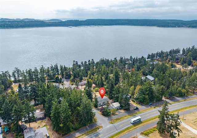 Photo 3 of Manufactured home for sale at 819 Gabrielson Rd, Oak Harbor, WA 98277 | MLS# NWM2582190 | Listing updated on 2026-09-25