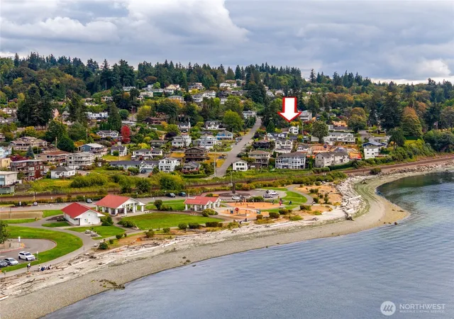 Photo 3 of Sale Pending at 415 5th Street, Mukilteo, WA 98275 | MLS# NWM2582193 | Listing updated on 2026-09-23