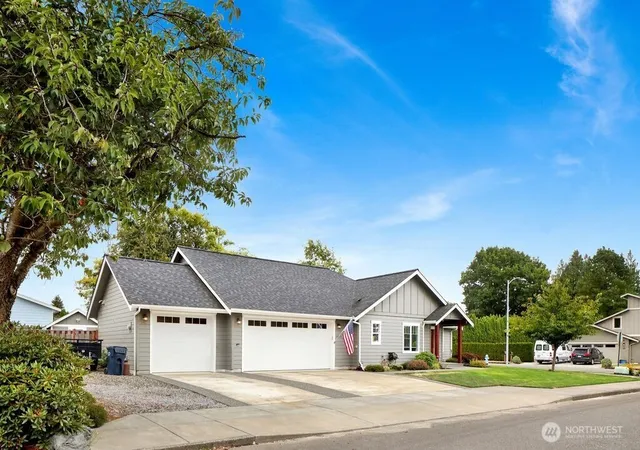 Photo 2 of Single family home for sale at 1200 W Park St, Lynden, WA 98264 | MLS# NWM2582195 | Listing updated on 2026-10-01