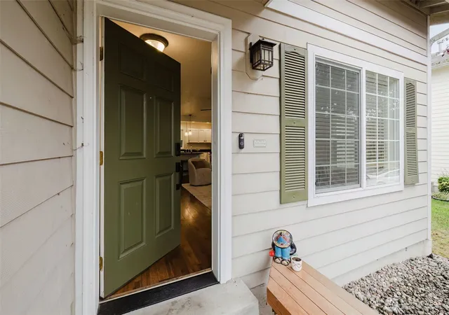 Photo 3 of Sale Pending at 5781 Gateway Ln, Bremerton, WA 98311 | MLS# NWM2582197 | Listing updated on 2026-10-14