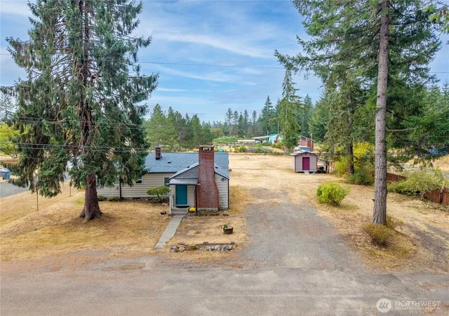 Photo 2 of Single family home for sale at 617 W H St, Shelton, WA 98584 | MLS# NWM2582204 | Listing updated on 2026-09-25