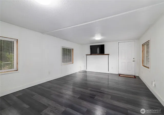 Photo 3 of Single family home for sale at 617 W H St, Shelton, WA 98584 | MLS# NWM2582204 | Listing updated on 2026-09-25