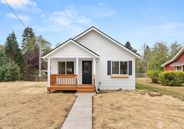 Photo 1 of Sale Pending at 860 Ludington Ave, Raymond, WA 98577 | MLS# NWM2582206 | Listing updated on 2026-09-30