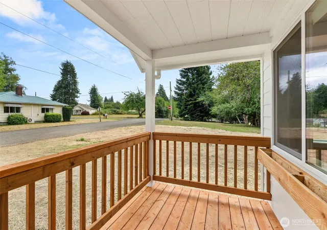 Photo 3 of Sale Pending at 860 Ludington Ave, Raymond, WA 98577 | MLS# NWM2582206 | Listing updated on 2026-09-30