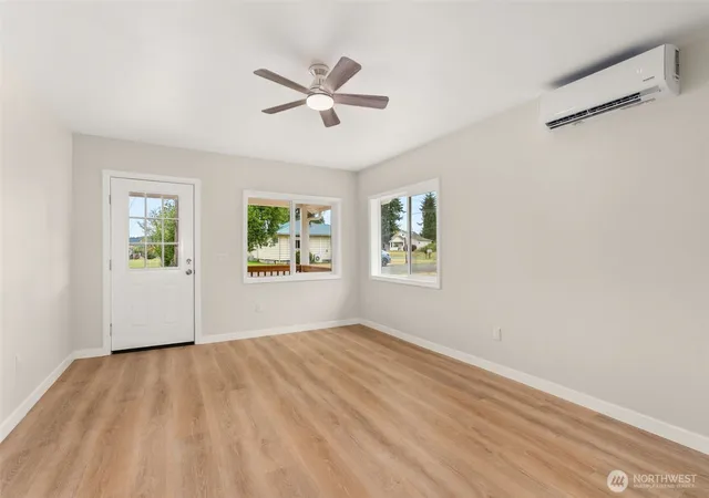 Photo 4 of Sale Pending at 860 Ludington Ave, Raymond, WA 98577 | MLS# NWM2582206 | Listing updated on 2026-09-30