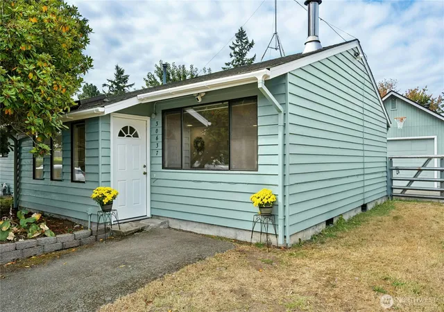 Photo 3 of Condo for sale at 30637 1st Place SW, Federal Way, WA 98023 | MLS# NWM2582231 | Listing updated on 2026-09-27