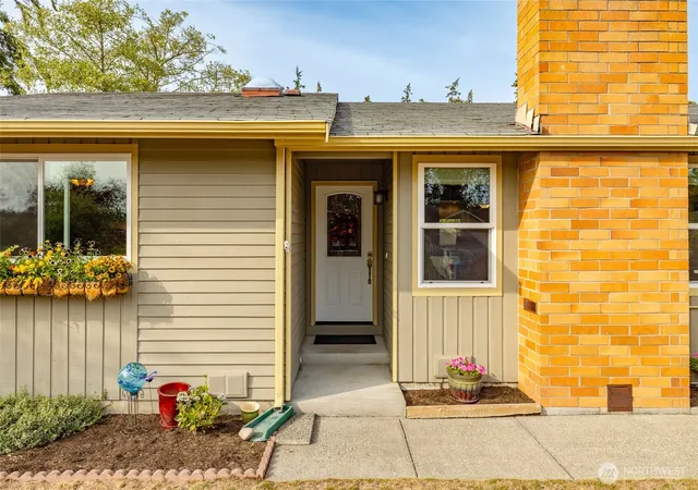 Photo 3 of Single family home for sale at 566 NW 7th Avenue, Oak Harbor, WA 98277 | MLS# NWM2582241 | Listing updated on 2026-09-25
