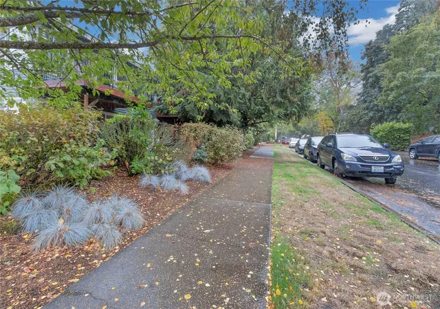 Photo 3 of Condo for sale at 418 N L St #18-8, Tacoma, WA 98403 | MLS# NWM2582246 | Listing updated on 2026-09-27