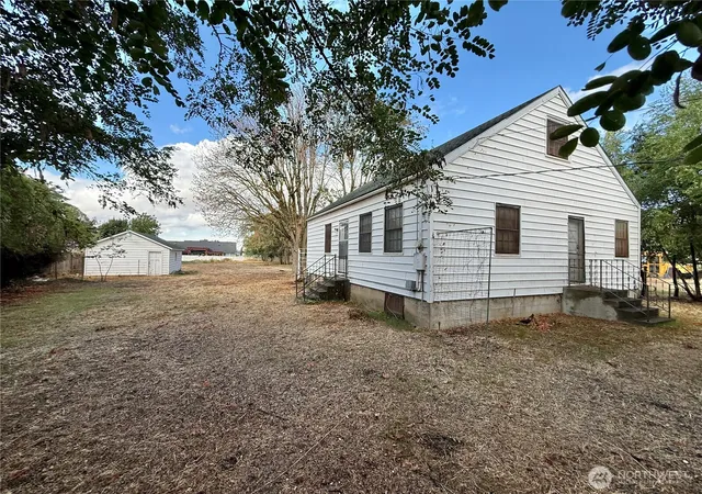 Photo 3 of Single family home for sale at 40 NW B St, College Place, WA 99324 | MLS# NWM2582250 | Listing updated on 2026-09-26