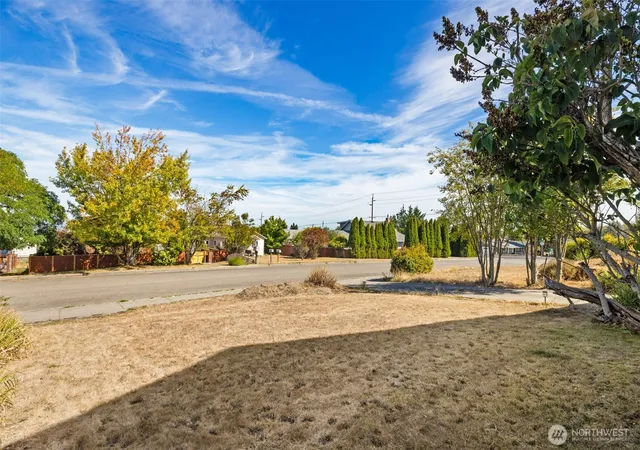 Photo 2 of Single family home for sale at 1616 E 7th Street, Port Angeles, WA 98363 | MLS# NWM2582254 | Listing updated on 2026-09-26