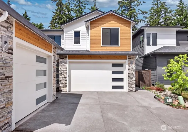 Photo 2 of Single family home for sale at 10711 Southeast 13th Cir, Vancouver, WA 98664 | MLS# NWM2582260 | Listing updated on 2026-09-25