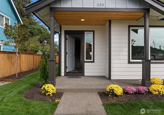 Photo 2 of Single family home for sale at 939 E 61st Street, Tacoma, WA 98404 | MLS# NWM2582265 | Listing updated on 2026-09-22