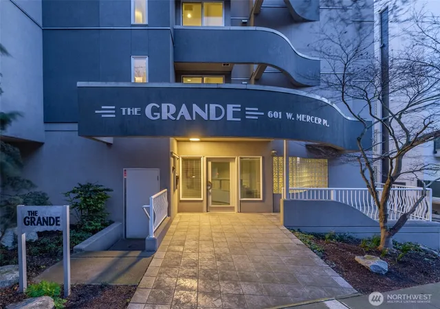Photo 3 of Condo for sale at 601 W Mercer Pl #301, Seattle, WA 98119 | MLS# NWM2582285 | Listing updated on 2026-09-22